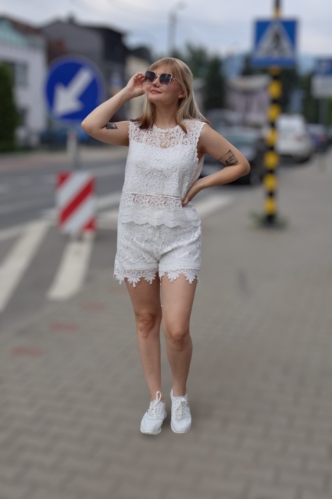 Bluzka gipiurowa bez rękawów, top