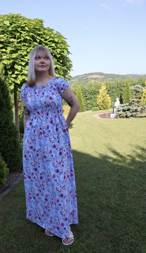 Długa sukienka w kwiaty, hiszpanka