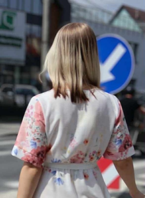 Długa sukienka z kopertowym dekoltem, wzór kwiatowy, 60% len