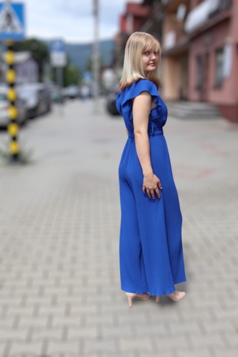 Długi kombinezon z szerokimi nogawkami, kopertowy dekolt