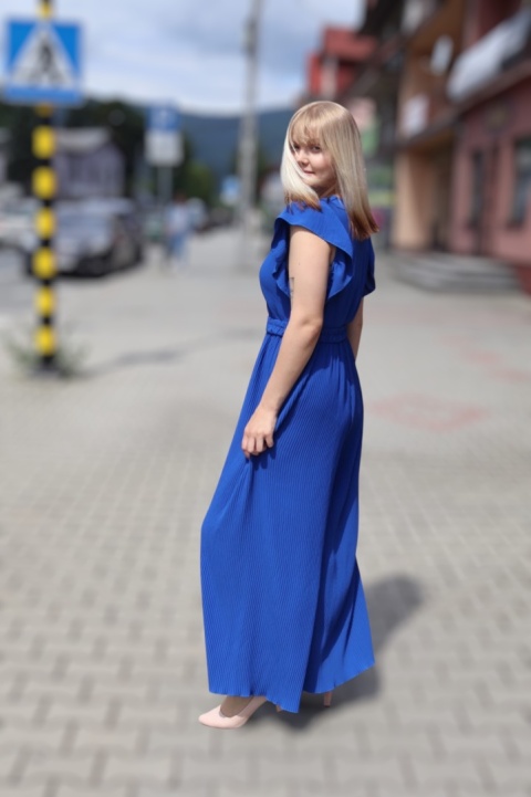 Długi kombinezon z szerokimi nogawkami, kopertowy dekolt