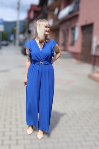 Długi kombinezon z szerokimi nogawkami, kopertowy dekolt