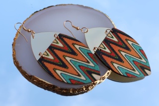 Kolczyki wiszące, drewniane, kolorowe, etniczny wzór