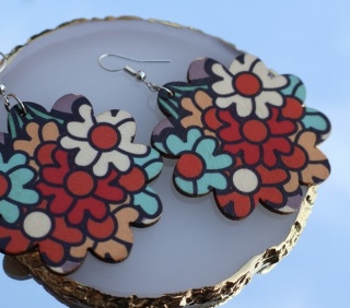 Kolczyki wiszące, drewniane, kolorowe kwiaty
