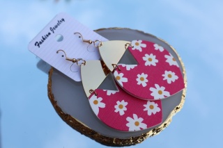 Kolczyki wiszące, drewniane w kwiaty