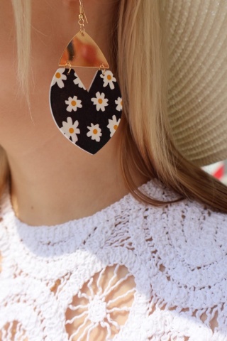 Kolczyki wiszące, drewniane w kwiaty