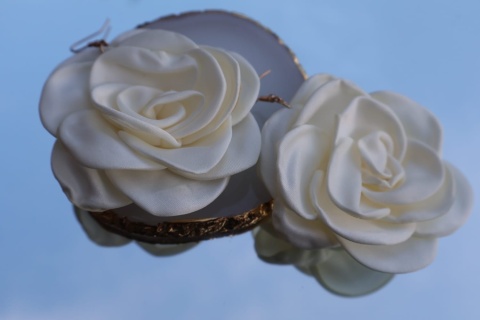 Kolczyki wiszące duże kwiaty z materiału, kremowe