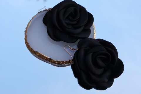 Kolczyki wiszące materiałowe czarne kwiaty