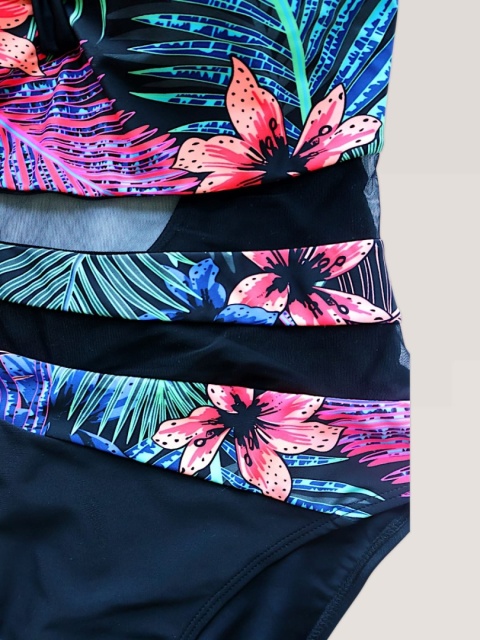 Kostium kąpielowy jednoczęściowy, motyw kwiatowy