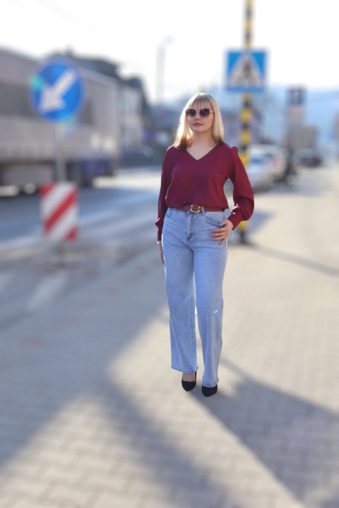 Spodnie jeans z szerokimi nogawkami, wysoki stan z paskiem