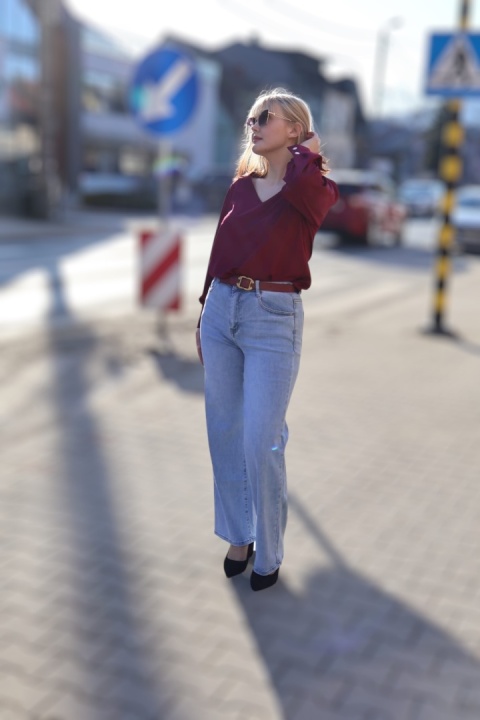 Spodnie jeans z szerokimi nogawkami, wysoki stan z paskiem