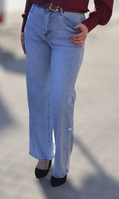 Spodnie jeans z szerokimi nogawkami, wysoki stan z paskiem