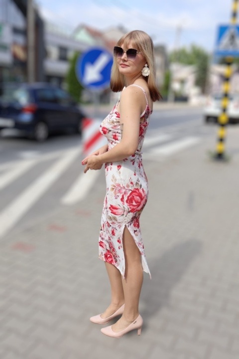 Sukienka midi w róże, prążek, na szelkach, ołówkowa