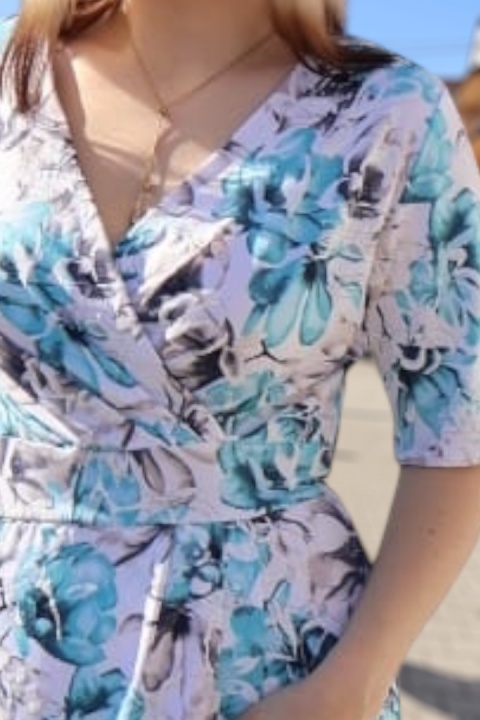 Sukienka wiskozowa z kopertowym dekoltem, drapowana w pasie w kwiaty, krótka, polski producent