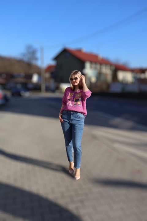 Sweter z misiem dekolt w serek krótkie rękawy