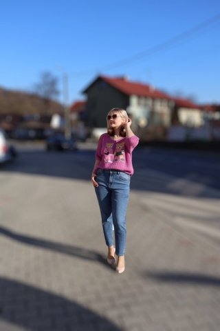 Sweter z misiem dekolt w serek krótkie rękawy