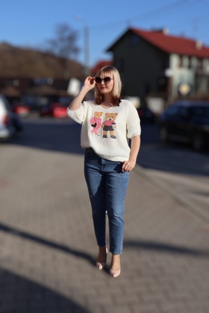 Sweter z misiem dekolt w serek krótkie rękawy