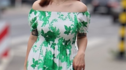 Zwiewna sukienka w kwiaty, hiszpanka