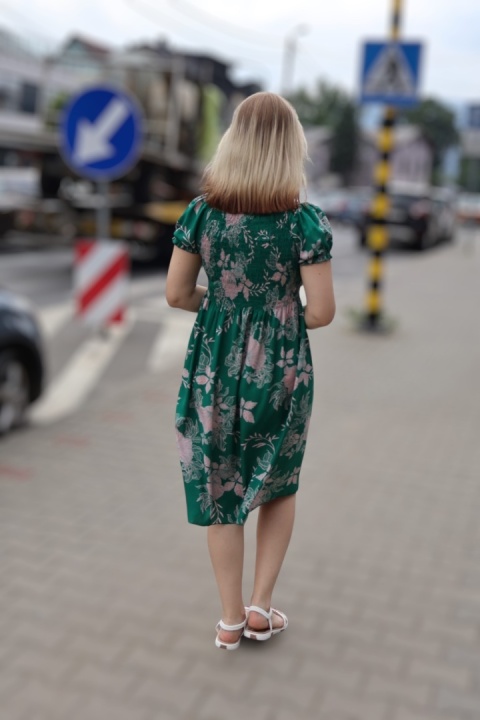 Zwiewna sukienka w kwiaty, hiszpanka