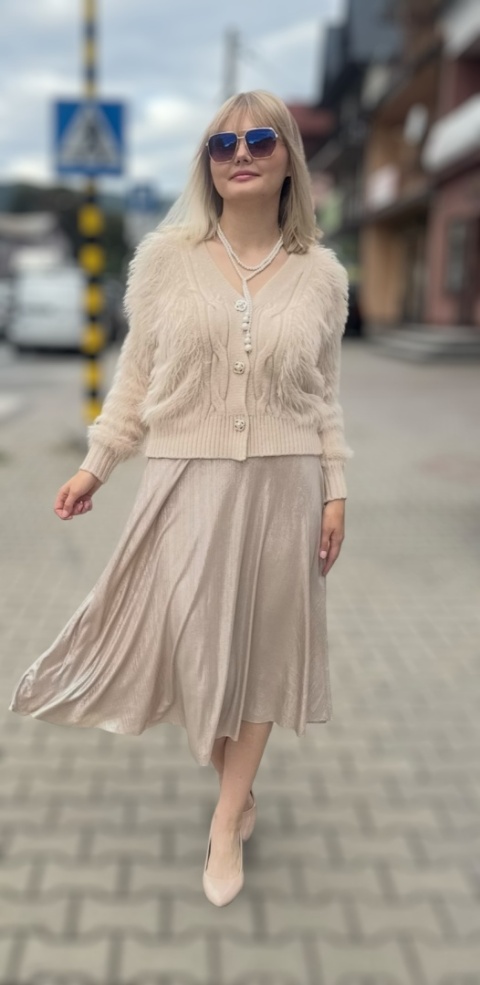 Beżowa plisowana spódnica midi z połyskiem