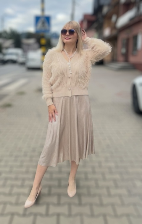 Beżowa plisowana spódnica midi z połyskiem