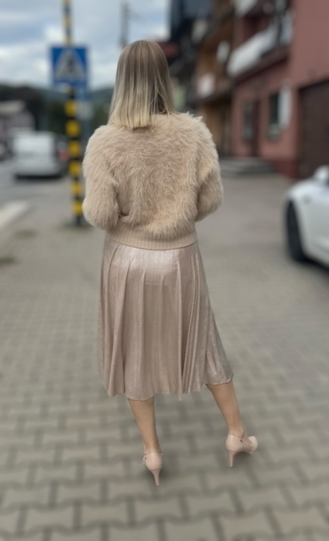 Beżowa plisowana spódnica midi z połyskiem