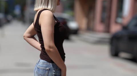 Bluzka top prążek dekolt v z wszytymi wkładkami czekoladowy