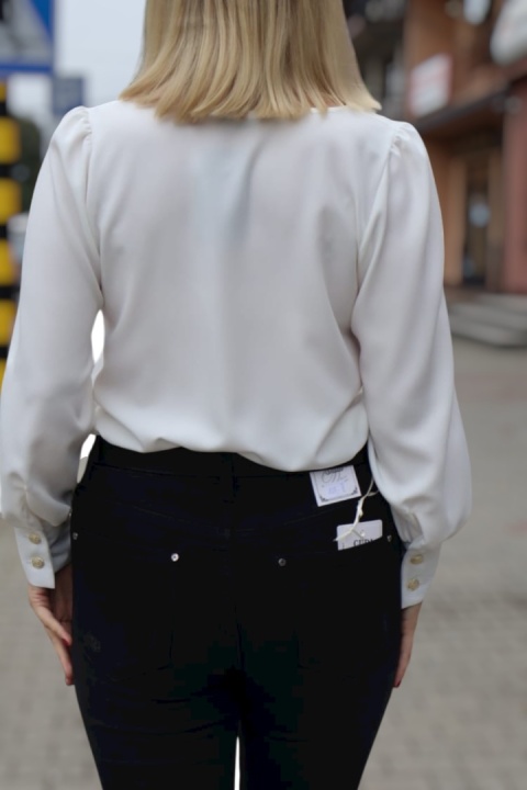 Bluzka z dekoltem w serek, długi rękaw, polski producent, biała