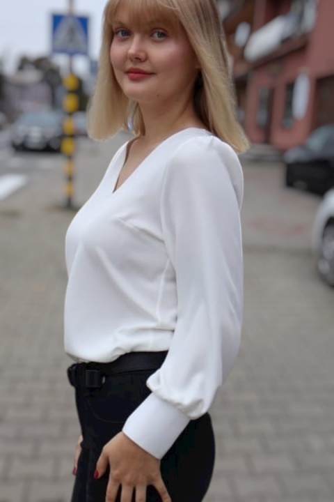 Bluzka z dekoltem w serek, długi rękaw, polski producent, biała