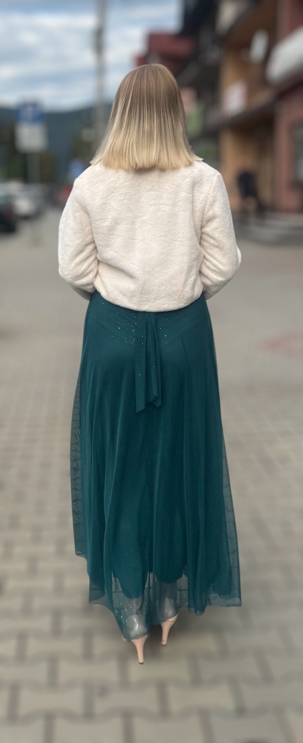 Bolerko futrzane z broszką białe