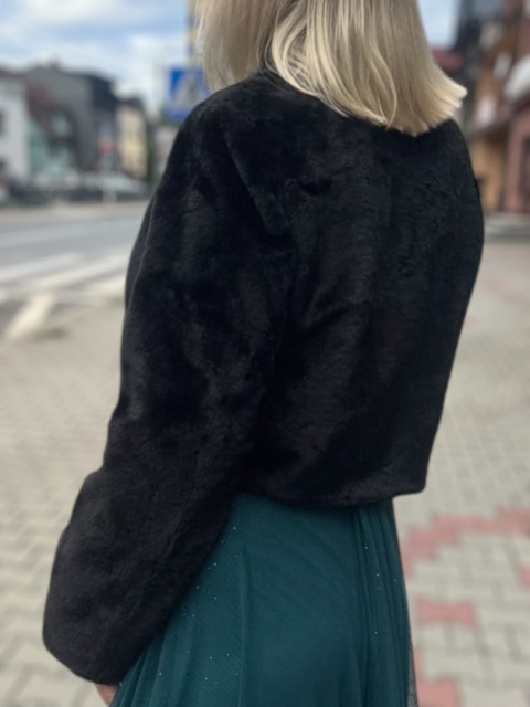 Bolerko futrzane z broszką czarne