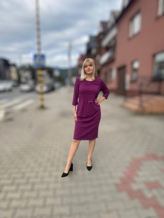 Elegancka klasyczna sukienka z imitacją paska w talii śliwa