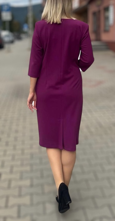 Elegancka klasyczna sukienka z imitacją paska w talii śliwa