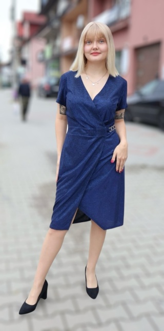 Elegancka sukienka kopertowa, błyszcząca by Vegas collection, krótki rękaw