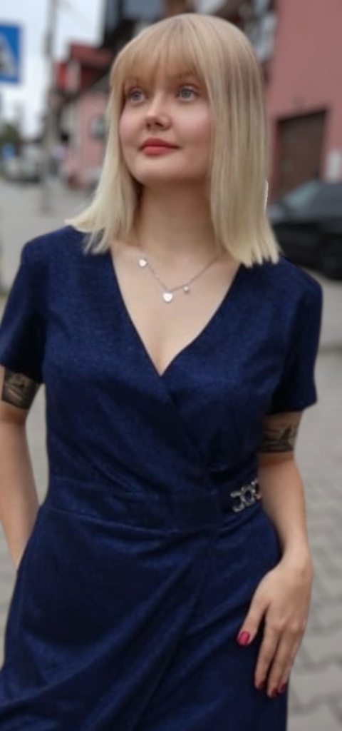 Elegancka sukienka kopertowa, błyszcząca by Vegas collection, krótki rękaw