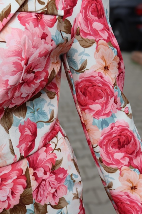 Elegancki komplet w kwiaty krótki żakiet i spódnico spodenki