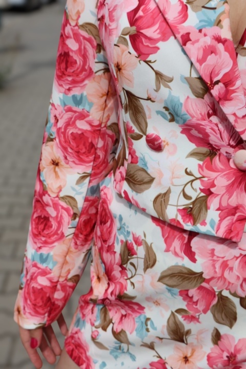 Elegancki komplet w kwiaty krótki żakiet i spódnico spodenki