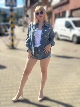 Jeansowa koszula z kryształkami zapinana na guziki