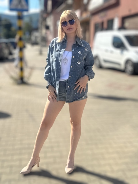 Jeansowa koszula z kryształkami zapinana na guziki