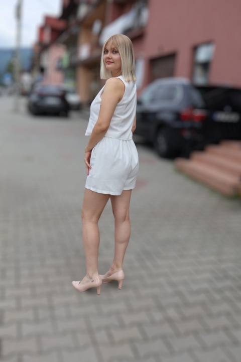 Komplet garniturowy, lniano wiskozowy, kamizelka i spodenki, biały
