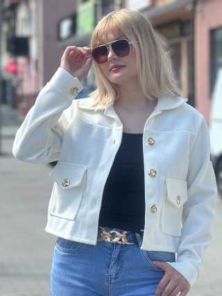 Krótka kurtka damska z ozdobnymi złotymi guzikami