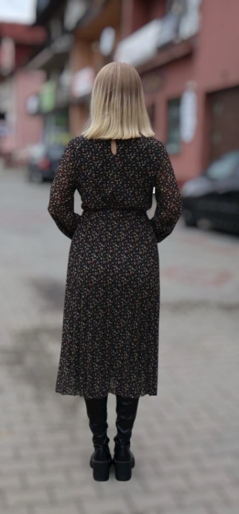 Plisowana sukienka midi w drobne kwiaty z gumką i paskiem w pasie