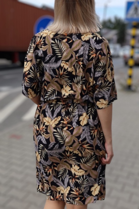 Sukienka wiskozowa, wzór tropikalne liście z dekoltem w serek,krótkie rękawy