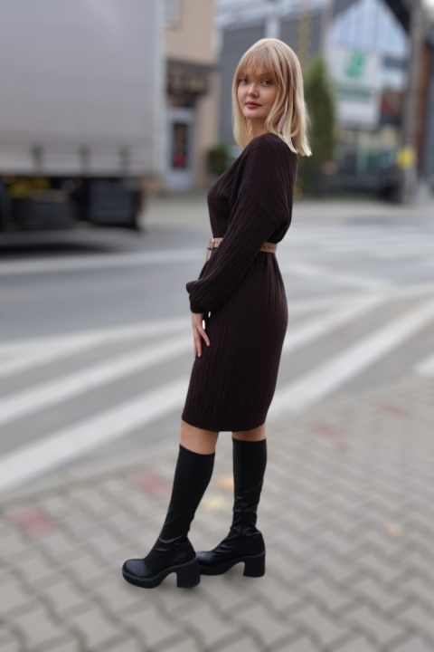 Czekoladowa sukienka dzianinowa, sukienka prążkowana z długim rękawem UNI