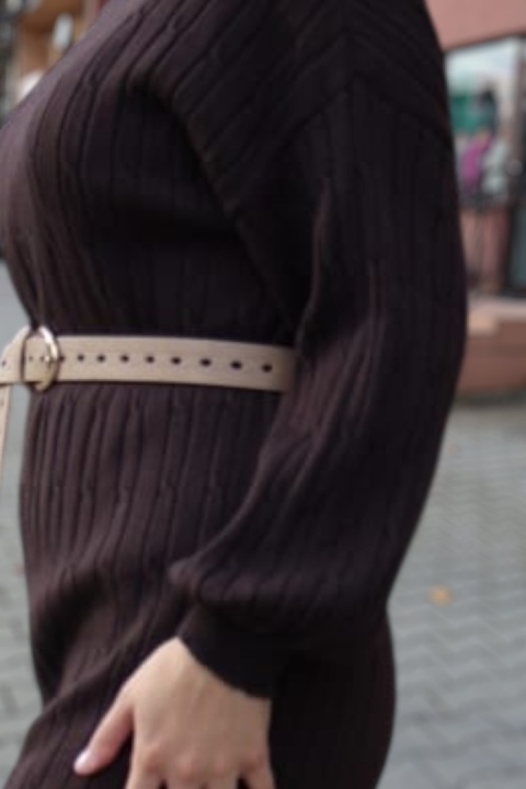 Czekoladowa sukienka dzianinowa, sukienka prążkowana z długim rękawem UNI