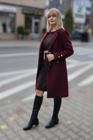 Stylowy płaszcz jesienno-zimowy w kolorze burgundowym