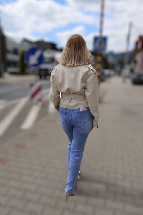 Ramoneska damska eco skora z asymetrycznym zapięciem i srebrnymi dodatkami