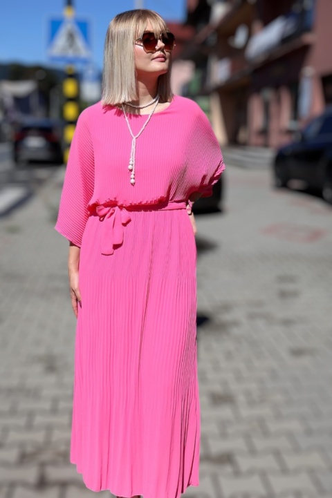 Różowa plisowana maxi sukienka z rękawem nietoperz