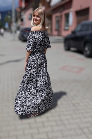 Sukienka maxi hiszpanka w drobne listki, krótki rękaw czarna