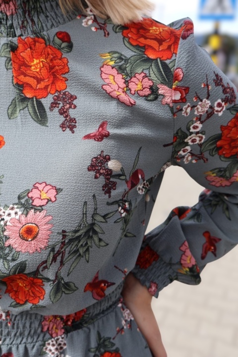 Sukienka midi w kwiaty z długim rękawem Only